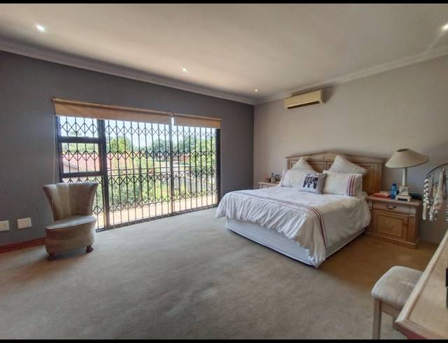 4 BEDROOM TOWNHOUSE FOR SALE IN VANDERBIJLPARK SE 2